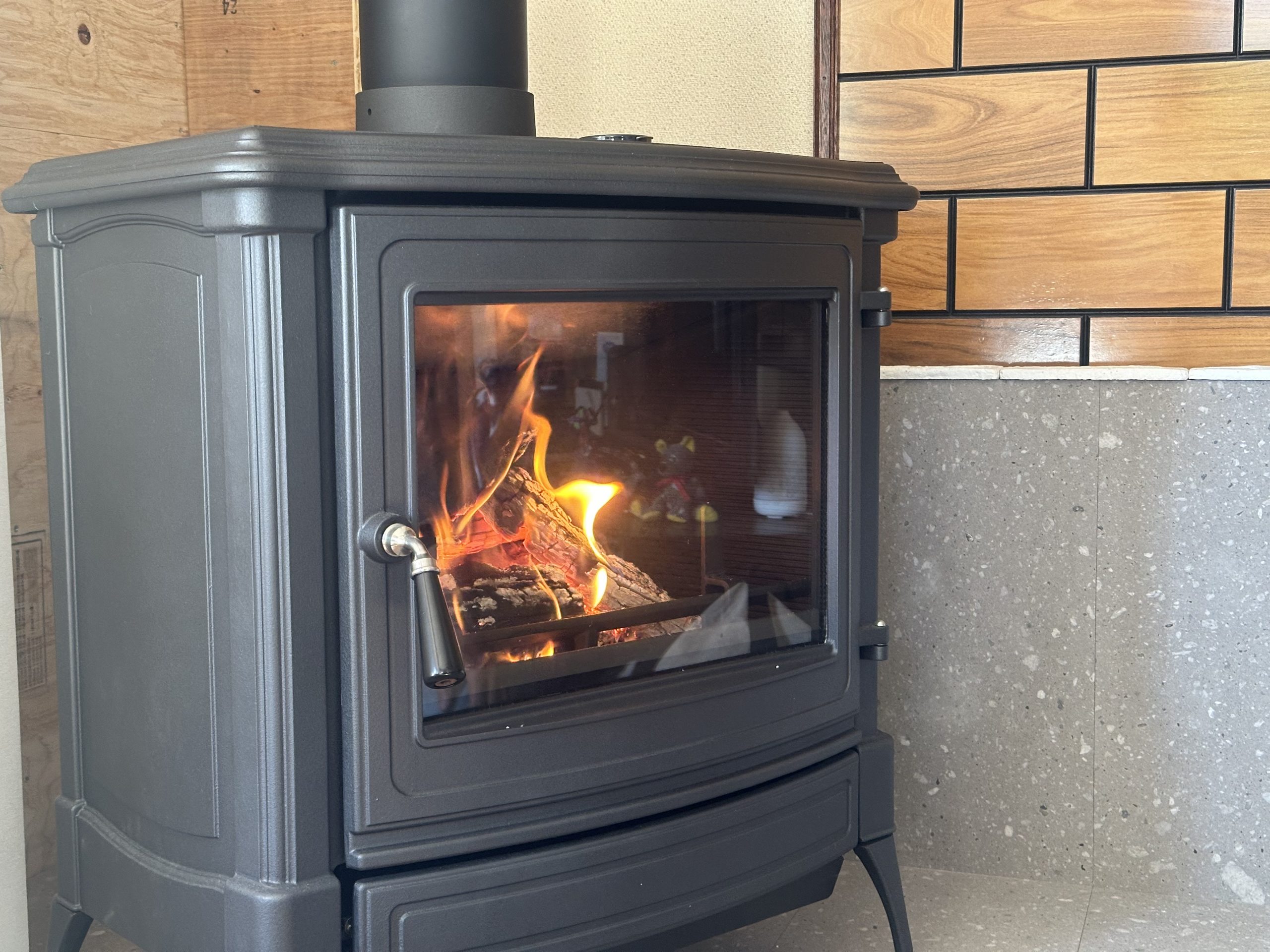 冬支度〜薪ストーブの火入れ〜