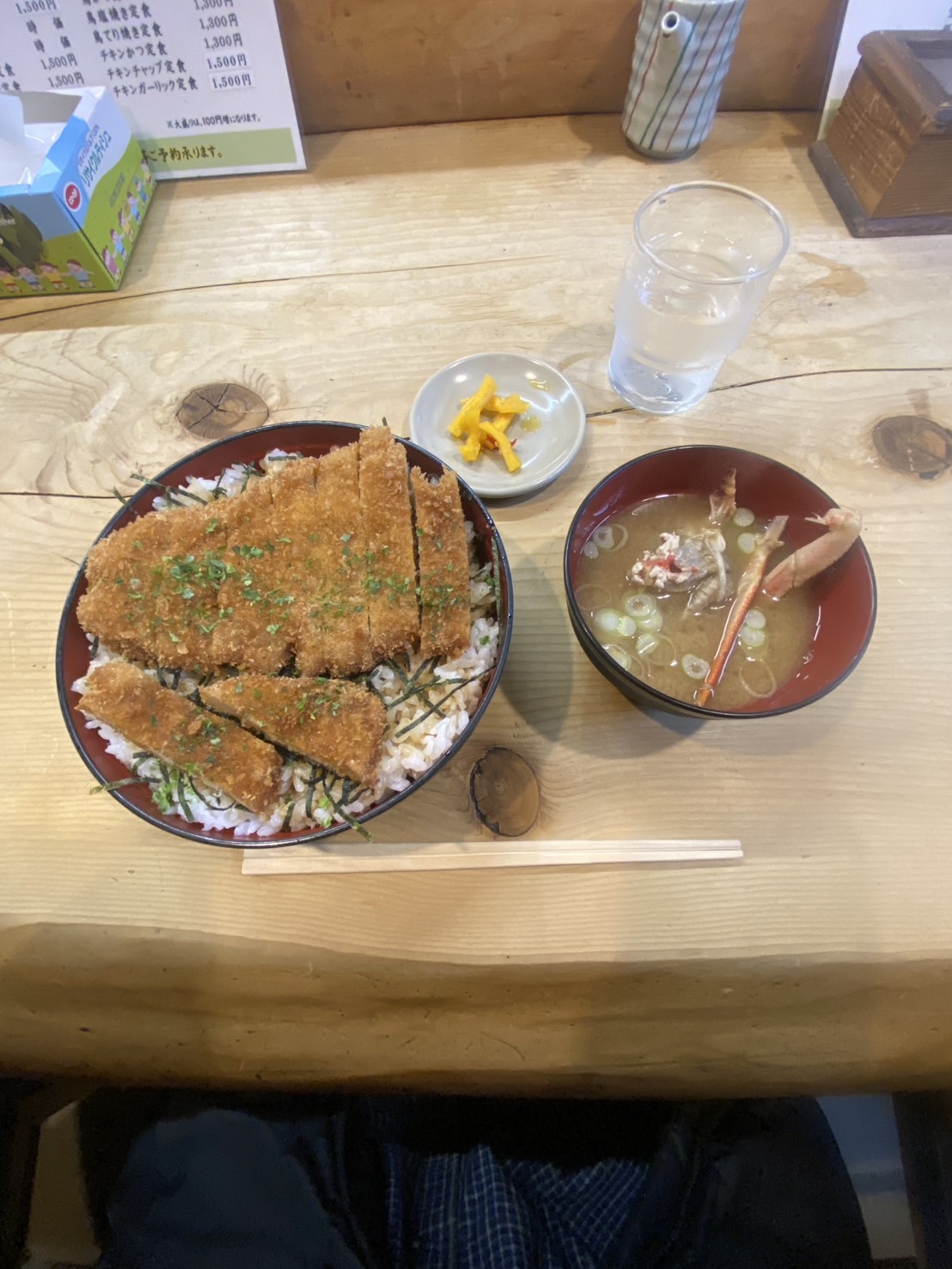 浦河町を訪れたら味わいたい、「カツめし」の奥深さ